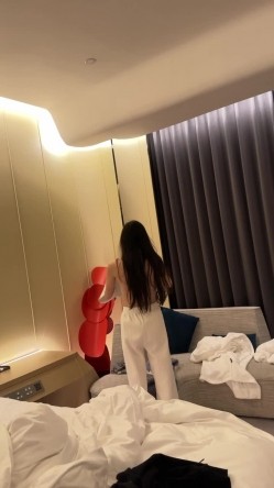 极品名媛外围女神『嫖妓达人』那些年出差操过的鸡 穿衣是高不可攀的女神，脱衣是淫荡下贱母狗 截图10