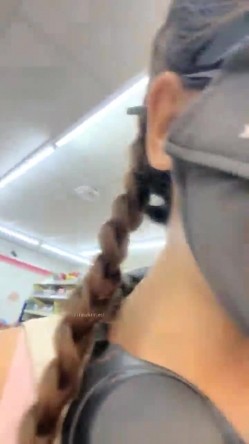 重磅，火爆健身尤物，【健身桃桃】，高端场会牛郎嗑药操喷，欲望得到了充分释放，水不停，被操的高潮好多次 截图2
