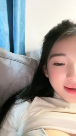 南京真实校花，【大二学妹】，教室课堂上露奶，宿舍偷拍舍友，绝品，馒头逼白虎，可以线下约，心动吗？ 截图5