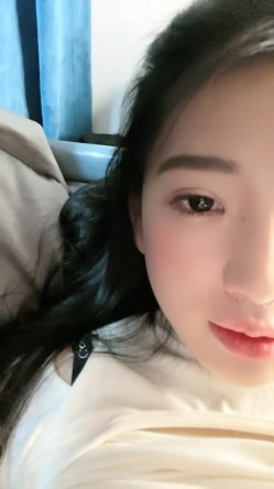 南京真实校花，【大二学妹】，教室课堂上露奶，宿舍偷拍舍友，绝品，馒头逼白虎，可以线下约，心动吗？ 截图11