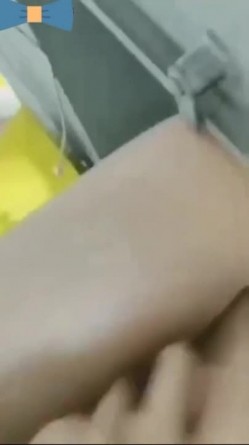 小学老师在教室上课时发骚用小怪兽自慰还把丝袜和短裤脱了我咋没碰到这样的老师 截图13