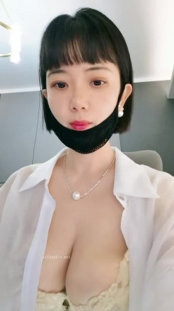 推荐！G奶女神！奶子超级大~【暖暖】揉穴自慰！撸到肾虚，纯天然无添加，白得能看到血管，超赞 截图3