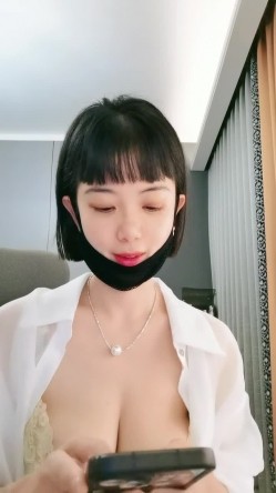 推荐！G奶女神！奶子超级大~【暖暖】揉穴自慰！撸到肾虚，纯天然无添加，白得能看到血管，超赞 截图6