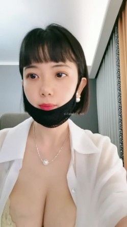 推荐！G奶女神！奶子超级大~【暖暖】揉穴自慰！撸到肾虚，纯天然无添加，白得能看到血管，超赞 截图10