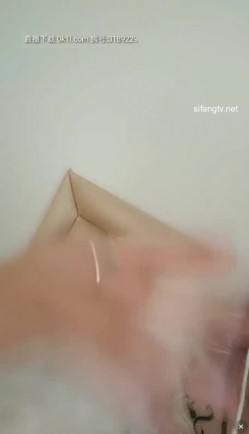 【浙江奶妈】颜值极品美少妇，大黑牛疯狂自慰大秀，震出了姨妈血！扩阴看得更仔细，母乳涨得要挤奶水，惊喜连连！ 截图3