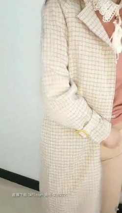 【浙江奶妈】颜值极品美少妇，大黑牛疯狂自慰大秀，震出了姨妈血！扩阴看得更仔细，母乳涨得要挤奶水，惊喜连连！ 截图7