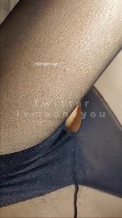 重磅炸弹！万人求档高门槛梦幻联动，顶级绿帽网红大咖联手【绿帽女友+你的大婊姐】私拍，当着男友的面给戴绿帽子 截图8
