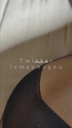 重磅炸弹！万人求档高门槛梦幻联动，顶级绿帽网红大咖联手【绿帽女友+你的大婊姐】私拍，当着男友的面给戴绿帽子 截图10