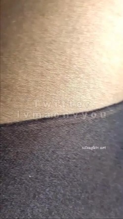 重磅炸弹！万人求档高门槛梦幻联动，顶级绿帽网红大咖联手【绿帽女友+你的大婊姐】私拍，当着男友的面给戴绿帽子 截图12