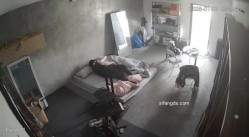 黑客破解家庭网络摄像头偷拍住毛坯房的年轻情侣疯狂做爱有时一天做爱几次 截图5
