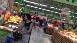 《大神魔手 极品CD》超市商场贴身TP各种高冷漂亮小姐姐神秘裙内不穿内裤露B性感T内想不到我们日常生活中有这么多隐藏的骚妹 截图4
