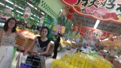 《大神魔手 极品CD》超市商场贴身TP各种高冷漂亮小姐姐神秘裙内不穿内裤露B性感T内想不到我们日常生活中有这么多隐藏的骚妹 截图8