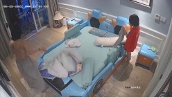《居家摄像头破解》偷窥E奶少妇的居家日常 ️这奶子可真不是盖的 截图1