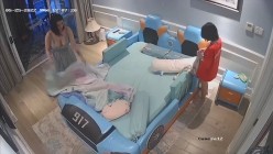 《居家摄像头破解》偷窥E奶少妇的居家日常 ️这奶子可真不是盖的 截图2
