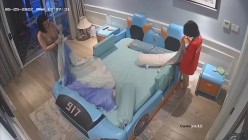 《居家摄像头破解》偷窥E奶少妇的居家日常 ️这奶子可真不是盖的 截图3