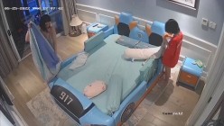 《居家摄像头破解》偷窥E奶少妇的居家日常 ️这奶子可真不是盖的 截图4