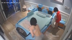 《居家摄像头破解》偷窥E奶少妇的居家日常 ️这奶子可真不是盖的 截图8
