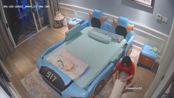 《居家摄像头破解》偷窥E奶少妇的居家日常 ️这奶子可真不是盖的 截图9