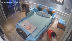 《居家摄像头破解》偷窥E奶少妇的居家日常 ️这奶子可真不是盖的 截图11