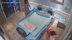《居家摄像头破解》偷窥E奶少妇的居家日常 ️这奶子可真不是盖的 截图12