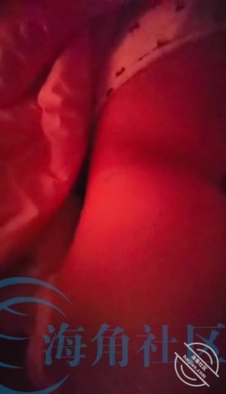 大神合租朋友妻（莹姐）新作 ️浓浓的精液终射朋友妻骚妈满脸犹如打桩机调教母女花 截图1