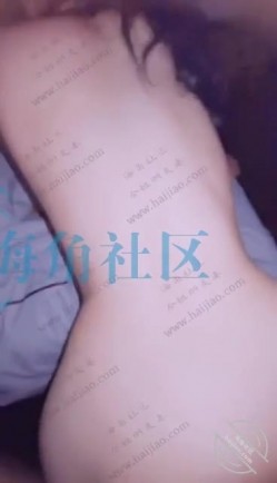 大神合租朋友妻（莹姐）新作 ️浓浓的精液终射朋友妻骚妈满脸犹如打桩机调教母女花 截图16