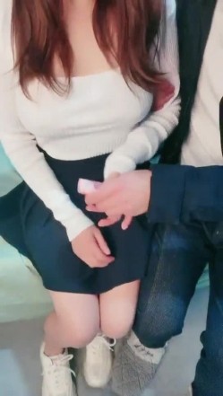 戏精演绎姐夫趁家里没人玩弄邻居巨乳妹被小姨子撞破花钱把她拉下水一块3P 截图5
