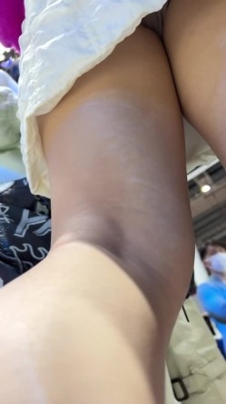 [超级裙底]最新2023上海车展各色美女模特 总有一款你喜欢 截图4