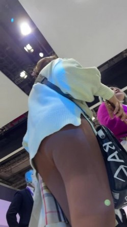 [超级裙底]最新2023上海车展各色美女模特 总有一款你喜欢 截图5