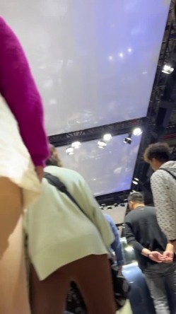 [超级裙底]最新2023上海车展各色美女模特 总有一款你喜欢 截图11