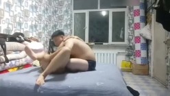 熟女阿姨偷情 唠会嗑 明天再来 不中 脱掉内内就抠逼 水声四起 高潮不停 又被各种怼 太耐操了 说完事要吃两碗饭 饿了 贵在真实 截图9