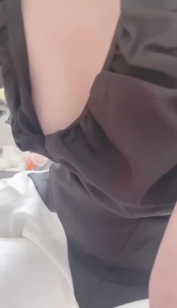 大哥不在家客厅猛操穿着开档裤的极品嫂子 截图1