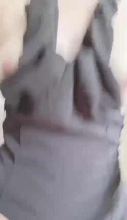 大哥不在家客厅猛操穿着开档裤的极品嫂子 截图8