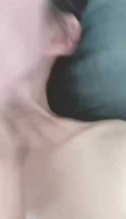 大哥不在家客厅猛操穿着开档裤的极品嫂子 截图13