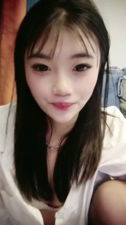 甜美性感小姐姐！衬衣黑丝袜！酸奶抹屌舔弄，转战洗手间扶腰后入，沙发骑乘位爆操 截图1
