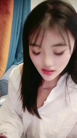 甜美性感小姐姐！衬衣黑丝袜！酸奶抹屌舔弄，转战洗手间扶腰后入，沙发骑乘位爆操 截图2