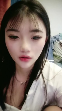 甜美性感小姐姐！衬衣黑丝袜！酸奶抹屌舔弄，转战洗手间扶腰后入，沙发骑乘位爆操 截图4