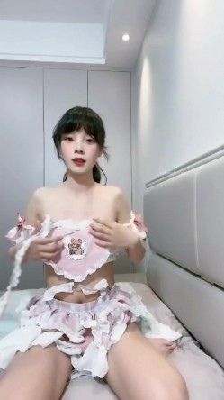 白肤清纯反差骚妹【梦梦】重金一对一指挥调教，脸穴同框阿黑颜展示小母狗一面 截图2