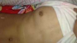 不走正路走偏门的变态恋母小青年网撩了一位务工小少妇约会时用点小手段带到宾馆换上各种丝袜玩弄完整版 截图8