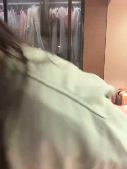 stripchat平台的人气女神，19岁学生妹，【Olivia】，童颜巨乳，高潮狂喷水，跟个水龙头一样，震撼刺激，屌爆了！ 截图2