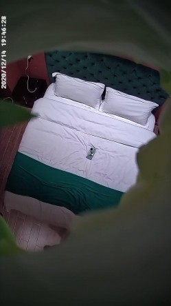 情趣酒店独家私享台偷拍变态男穿女装丝袜操逼这样会更爽 截图3