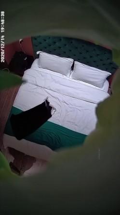 情趣酒店独家私享台偷拍变态男穿女装丝袜操逼这样会更爽 截图4