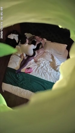情趣酒店独家私享台偷拍变态男穿女装丝袜操逼这样会更爽 截图8