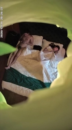 情趣酒店独家私享台偷拍变态男穿女装丝袜操逼这样会更爽 截图16