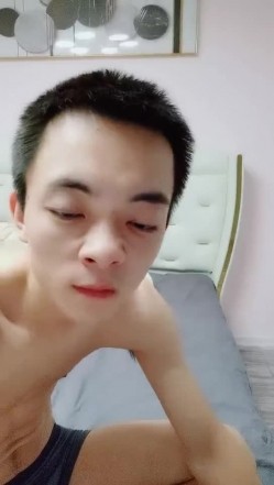 高人气~车女郎仔仔没电了 我喜欢吃硬的鸡巴 骚货 性欲强 需要很多屌操才能满足 木耳都被操黑化了 截图15