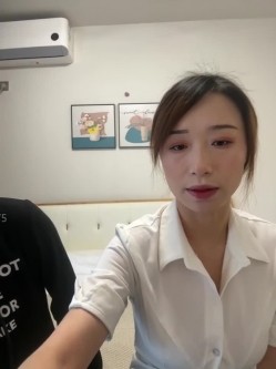 ️清纯主播【202509yoyo】表姐带着表妹下海直播、在线教口活、练习做爱姿势 截图3
