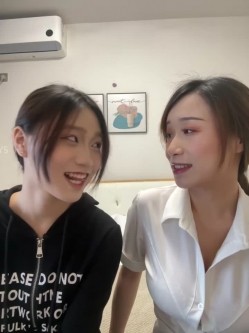 ️清纯主播【202509yoyo】表姐带着表妹下海直播、在线教口活、练习做爱姿势 截图4