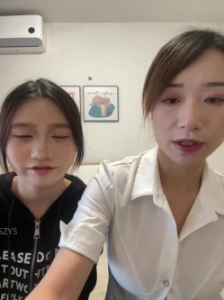 ️清纯主播【202509yoyo】表姐带着表妹下海直播、在线教口活、练习做爱姿势 截图9