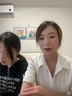 ️清纯主播【202509yoyo】表姐带着表妹下海直播、在线教口活、练习做爱姿势 截图15