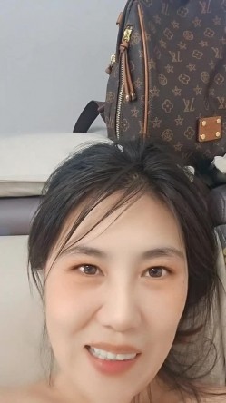 很耐草的小少妇在家被小哥疯狂蹂躏，全程露脸口交乳交大鸡巴，让小哥无套插入后入爆草直接干尿吃奶舔逼颜射 截图14